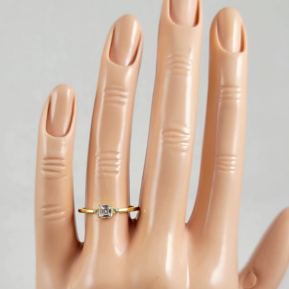 18k Yellow Gold Dainty Princess Cut Ring - Picture 10 of 10